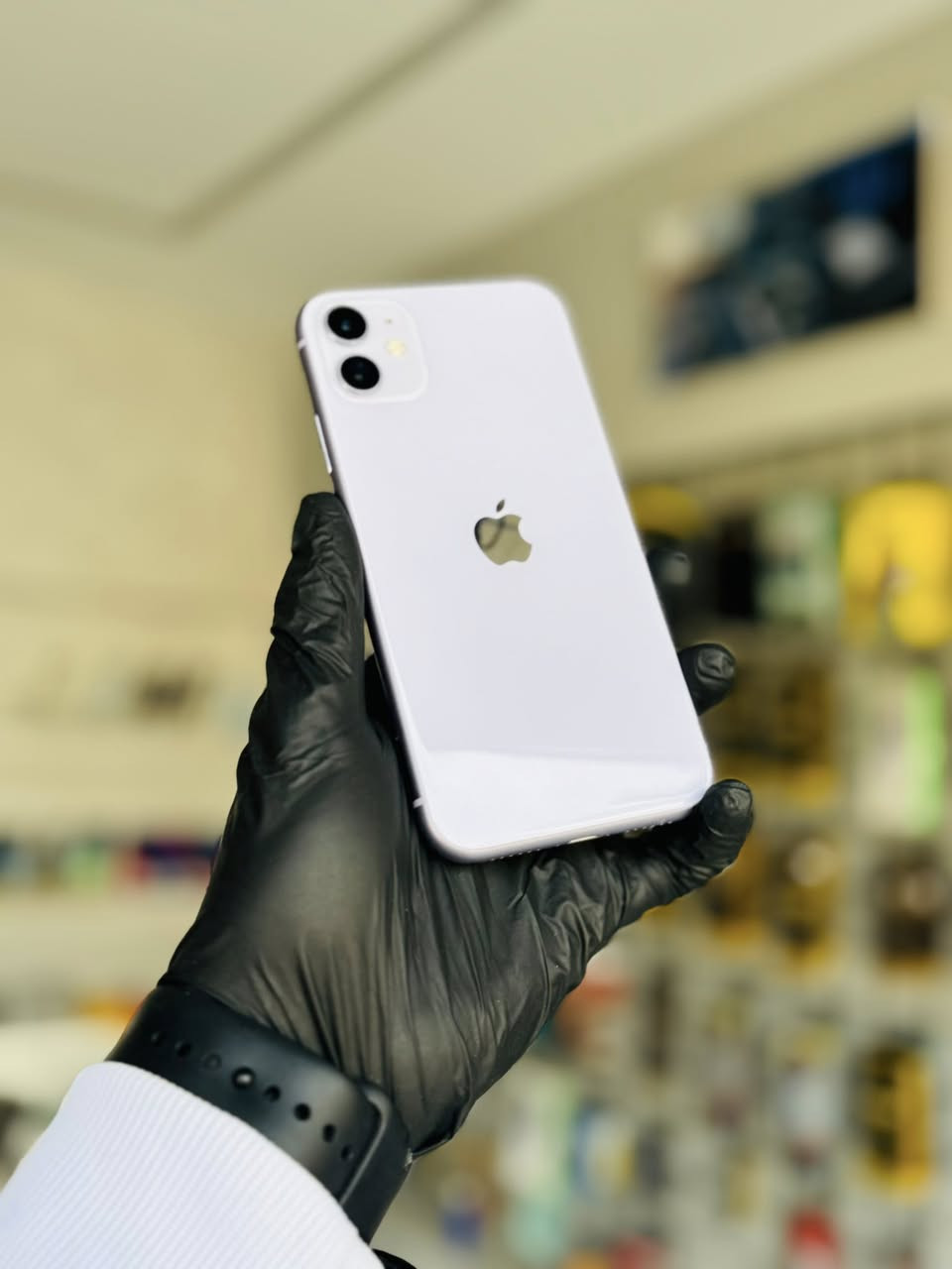 📱 عـرض خـاص من محمـد سـتور 📱
iPhone 11 - الـلون الأرجـواني المميـز 💜
جهاز بمواصفات ممتازة وحالة توب، جاهز ليكون رفيقك الجديد!
⚙️ المواصفات والمميزات:
• الذاكرة: 128 جيجابايت (سعة كبيرة لصورك وملفاتك).

• صحة البطارية: 94% (أداء ممتاز يدوم طويلاً). 🔋 

• الحالة: جهاز "نورمال" مستخدم نظيف جداً 🤤 

• الضمان: الجهاز مكفول من مكتبنا فحص وضمان حقيقي 🔥 

📍 للتواصل والاستفسار
• العنوان: ديالى_بعقوبة_ركة الحاج سهيل

• رقم الهاتف: ***********__محمد الدليمي

محمد ستور - ثقتكم هي هدفنا 🤝
