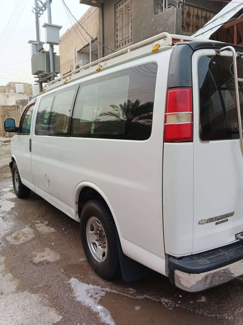 السلام عليكم سياره سفانه 
للبيع موديل 2009
مكينه 6100
كير 1000
السياره بتره
سياره حلوه ونضيف تبريد ثلج 
تخم تايرات برجستون جديد 
السياره جاهزه حداديه امامي خلفي نضيفه  
السعر 115وبيه مجال 
الاستفسار ***********
