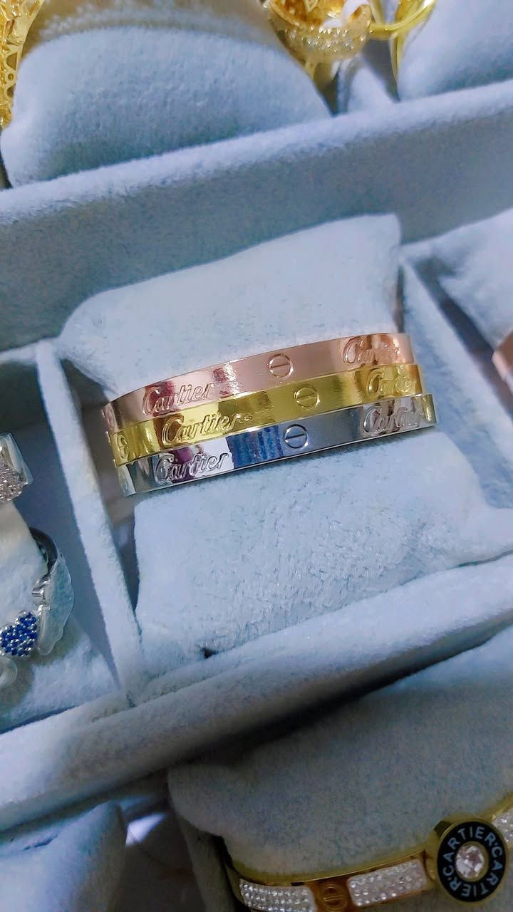 اساور مميزه ولاء ثابت وضمان 
الأسعار مناسبه جدا 
للطلب التواصل على رقم الواتساب ***********#  او رساله دايركت 
متوفر توصيل داخل الرمادي والمحافظات ب٣ الف
