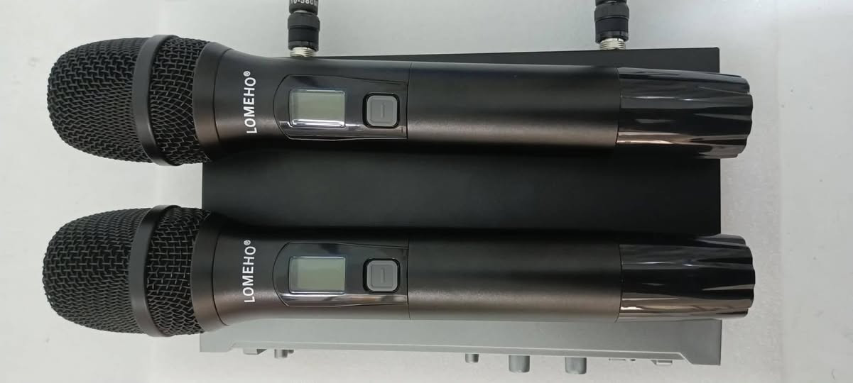 تابع الفيديو السلام عليكم ورحمة الله وبركاتة خدام الحسين مايكات لاسلكي دبل يده جديد بكارتونته وجيسه شرط صوت ونقاوه ودفع كلش راقي بمعنى الكلمه بي ميزه جداً راقيه مانع الصفير تابع الفيديو اي استفسار هذه رقمي ***********5 اخوكم وخادمكم ملا عصام الكربلائي
