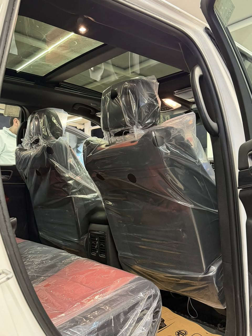 جيب (S)  موديل 2021  ( خـليـجـي )
خليجي وكالة هارلم السيارة وصيانته  
كاملة بـ شركة هارلم 
قوة المحرك 3.6L (6v) 
العداد 37 الف كيلو 
داخل جلد احمر واسود بلادي 
رادار امامي 
تحذير خروج عن المسار 
نقطة عمياء 
دفع 4x4
فرش المقاعد جلد الأمامية كهرباء 
المقاعد الأمامية تدفئة وتبريد
ذاكرة حفظ وضعيات الجلوس 
تدفئة ستيرن 
سقف بنورما 
شاشة حجم 4.8 
نظام خاص لطرق الوعرة 
مصابيح الأمامية زنون 
مصابيح LED
كشافات ضباب زنون 
تشغيل عن بعد 
صندوق كهربائي 
رادار عدسة 
حساسات امامية 
حساسات خلفية 
كامرة خلفية 
ويل قياس 20 اسود لماع 
المرائة بـ خاصية التعتيم الذاتي 
مرائة امامية كهرباء 
بلوتوث تلفون 
تحديد سرعة 
تحديد مسار 
نظام تشغيل وإطفاء أتوماتيكي 
نظام بريك اتوماتيكي 
السيارة سبيره منازل 
مواصفات S معروفه 
رقم سليمانيه باسمي 
هزة جديدة 
رقم جديد 
السيارة جديدة بـ معنى الكلمة 
عنوان السيارة بغداد 
ملاحضه بيهه فقط شبر بل دعاميه صبغ 
السعر352  وبيهه مجال 
***********
مكاني بغداد. البياع
