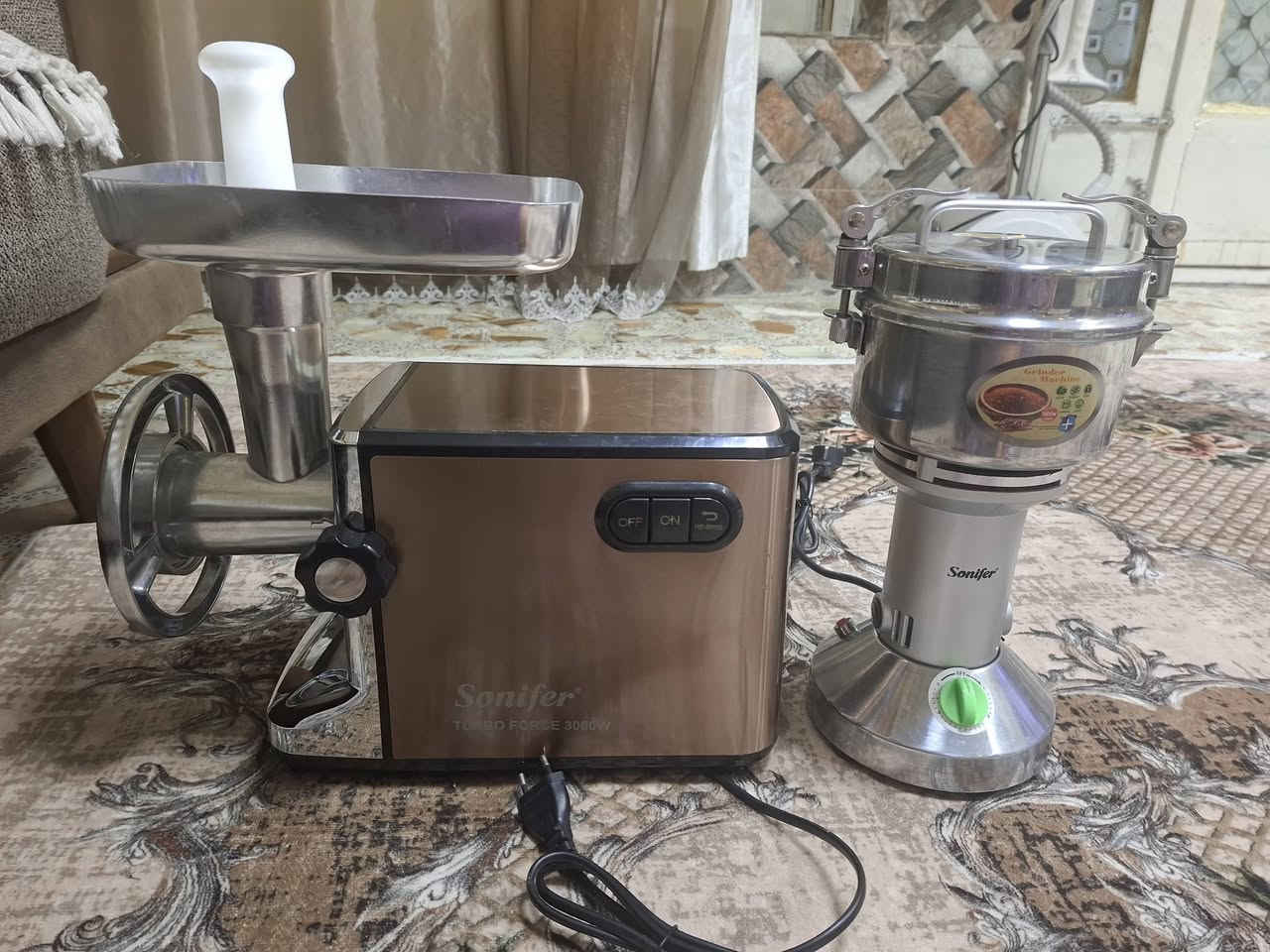 مثرامه لحم وطاحونه احجام كبيرة غير مستخدم ماخذهن ب١٨٠ اريدهن ١٥٠ مكان البلديات


**إذا كنت صاحب هذا الإعلان وتريد حذفه لأي سبب، رجاءا أرسل رسالة إلى الدعم الفني**