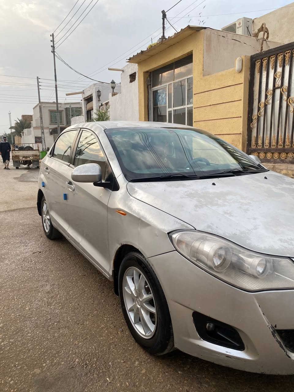 سلام عليكم سياره شيري فلاوين للبيع موديل 2013
مكينتها عوجت ولفات يعني كايمه 
تبريد شغال نقصه غار فقط 
سعرهاا (27) وبيها مجال 
مكان ناصريه . سيد دخيل 
بيها شاشه وحداديه الكدام 75 ‎%‎
والورا 75‎%‎
سياره كير عادي 
لون رصاصي 
عندي وكاله بيها يمته ما تريد اداورلك 
رقم مثنى مشروع وطني

رقمي ***********
