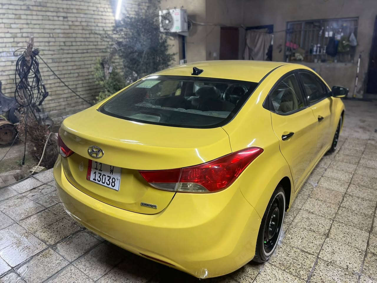 سلام عليكم مرخصه الادمن المحترم النترا رقم بغداد موديل ٢٠١٢ لمتدد حادثه بس بنيد بدون دواخل وباقي سياره ليبل واحد 
صبغه أولى ممعيوده 
مكينه ١٨٠٠ دوش 
داخل لونين 
فتحيه سلايت 
كشنات جلد 
هيتر كشنات امامي خلفي 
اشاير مري 
بصمه تشغيل 
تحكم ستيرن جهتين 
تخم تاير جديد 
وماشيه ١٤٥ 
السعر ١٠٢ وبيها مجال قليل عنواني بغداد البياع
***********
