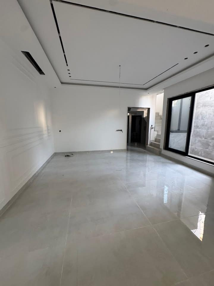 للبيع
#عقارات_مملكة_الخير 
دار للبيع في حي العربي موقع مميز  بظهر الشارع العام  
المساحة 125 متر واجهة 7 متر استلام مفتاح بناء حديث فول  
 سند طابو سكني ملك صرف 
شارع تبليط 12 متر شروق تام  
طابقين ثلاثة غرف نوم وهول واستقبال ومطبخ وصحيات 
لمعرفة السعر اضف تم
للإستفسار اكثر الإتصال
***********
*********** 
***********‏‪
او مراجعة مكتب مملكة الخير للعقار الكائن في سايدين  البحرين قرب قاعة الفخامة للاعراس
