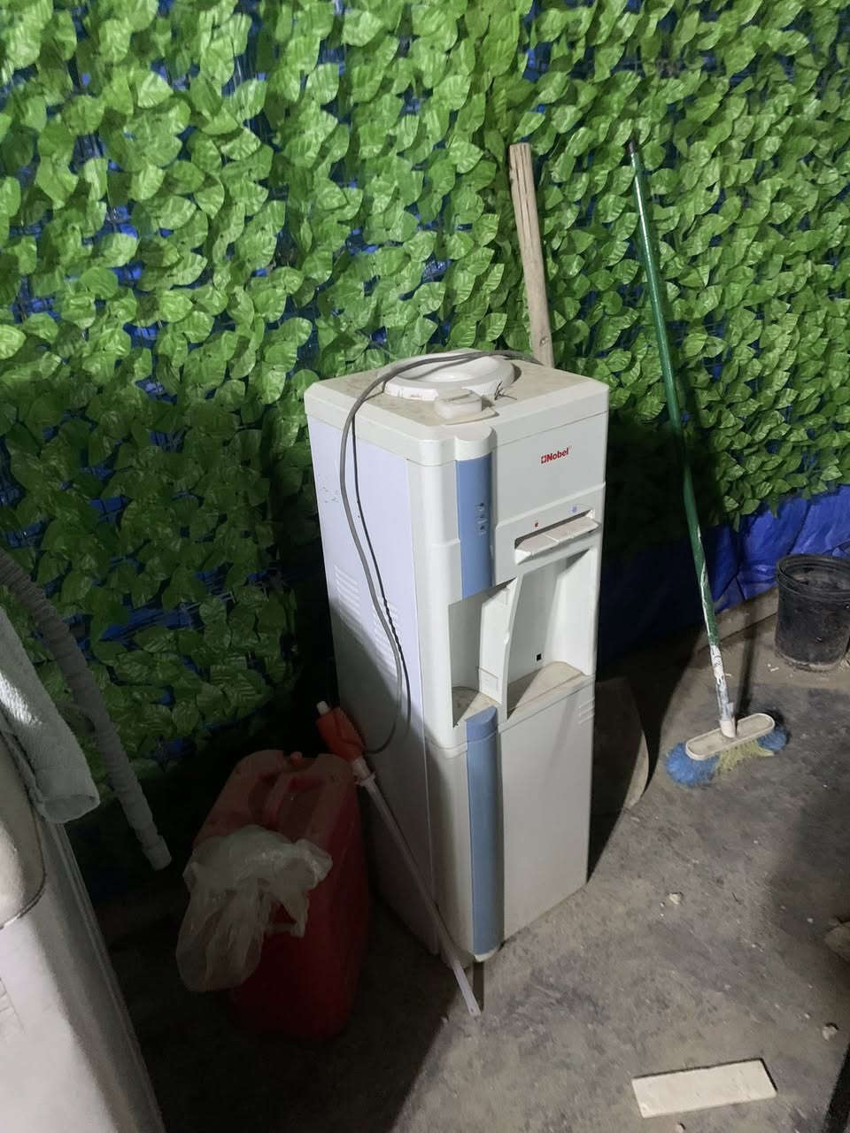 سلام عليكم 
الصوبه عشتار بس متروكه شغاله مابيها شي قيم واخذ 
البراد نظيف حار بارد على الفحص 
الغساله جانت طبيعيه تشتغل بس هسه تترس مي طبيعي تغسل بس مجفف ١٢ كيلو سامسونك قيم واخذ مكاني الشعب سوق شلال


**إذا كنت صاحب هذا الإعلان وتريد حذفه لأي سبب، رجاءا أرسل رسالة إلى الدعم الفني**