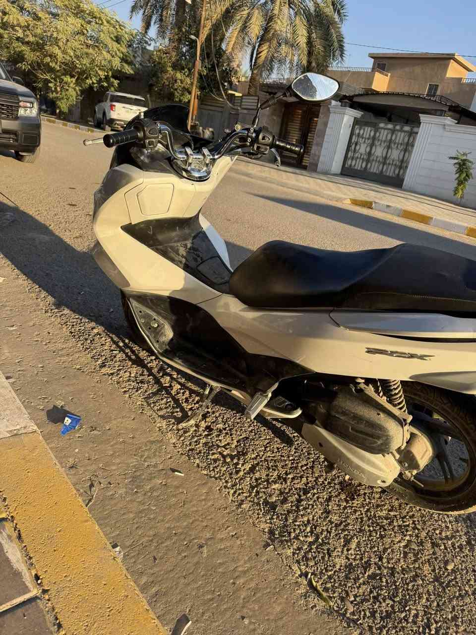 Pcx
بلادي 
مكينه مامفتوح 
برغي متخلي عليه 
حساسات كامله شغاله 
*********** 
سعر مناسب
