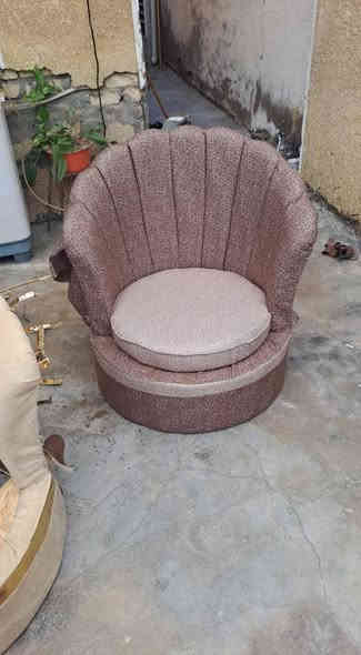 ورشة صلاح الكناني لتصليح و دوشمة وتغيير القماش والإسفنج لجميع انواع التخومة والديوان  نشتغل بجميع انواع الاقمشة حسب اختيار الزبون قماش تركي درجة اولى  وسفنج مميز اول للاستفسار الاتصال على الرقم *********** يوجد واتساب
