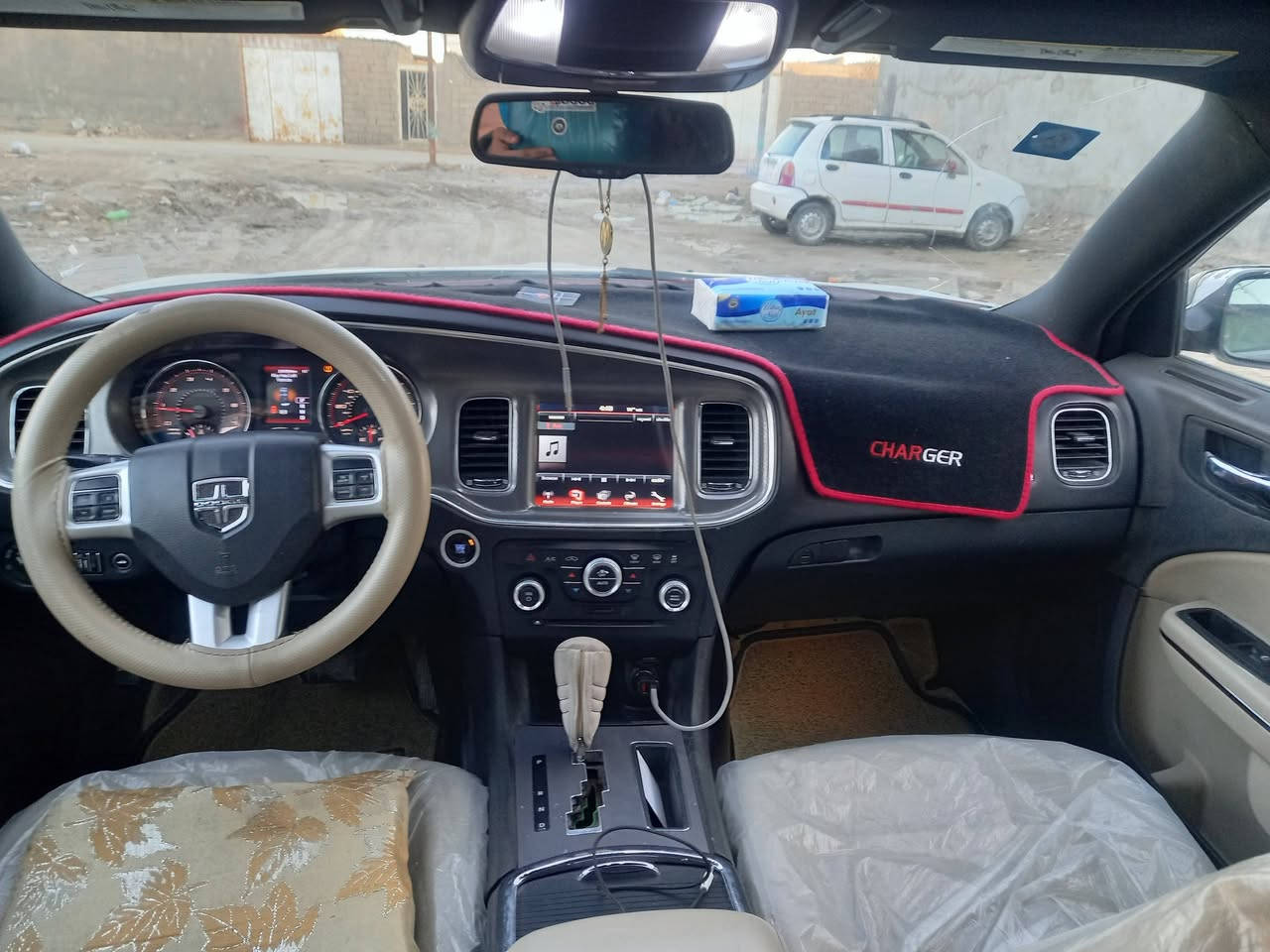 السلام عليكم
جارجر 2014اصل 
وارد امريكي حادث جاملغ بنيد 
رقم ذي قار الانكليزي 
مشط جديد حداديه جديده وره الكدام مكينه والكير مكفوله 
السياره استعمال شخصي ما مشتغله خط ماشيه 208الف كيلو وقابل للزياده ويل كب خليجي تدفئه تبريد شغال 
سعرها 145وبيها مجال قليل 
العنوان البصره شط العرب الجزيره 
***********واتساب ملاحضه بيع فقط
