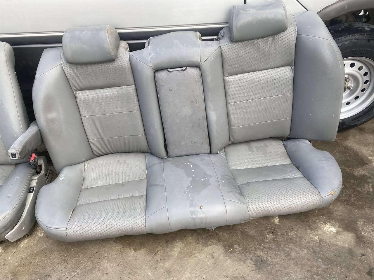 السلام عليكم كشتات700للبيع مكان الشعله سعر ٣٥٠ معه البطاين كهربائيات ***********
