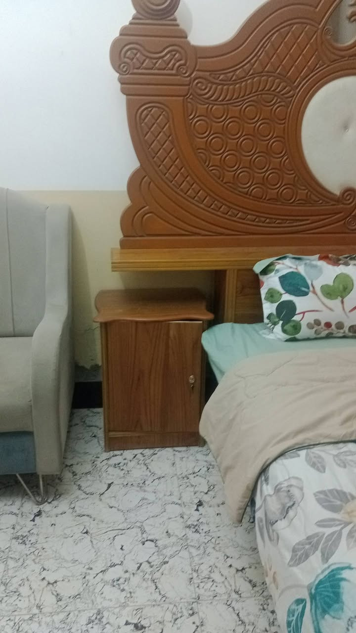 سلام عليكم غرفه اللبيع نجاره عراقيه نضيفه تجي تكلب وشوف بعينك عجبتك بل عافيه سعره ٦٥ بيه مالج هاذا رقم تليفوني ***********واتساب بيه مفتوح مكاني كوفه شارع المطار القديم
