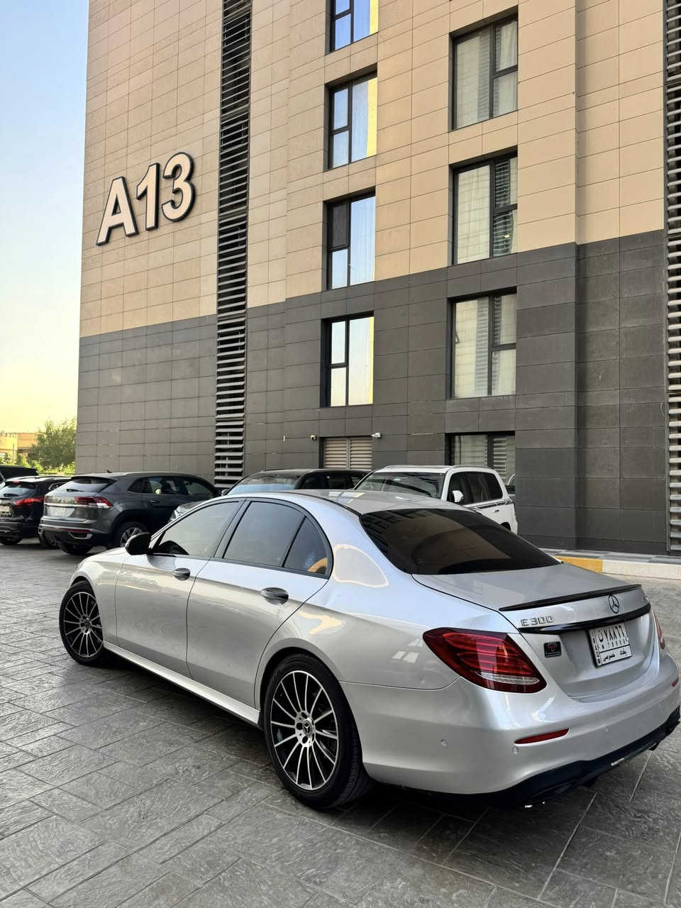 للبيع  مرسيدس e300    2017   بسعر مناسب  
سيارة عليها كت Amg 
وارد امريكي صبغ  بنيد فقط  وبيها  كم رصعة   بسيطة   بالكشر  خفيفات  السيارة تجي  فول  شاشة  متصلة   
جاهزة مابيها نقص  من ناحية  كير  محرك   تخم تاير  جديد   صدرها نظيف  خير من الله     رقم بغداد   تحويل مباشر  
مكانها  اليرموك او زيونة   سعرها 205   ورقة    و اعتقد  مناسبة  بالنسبة  لموديلها  ونظافتها   وهذا رقمي ***********
