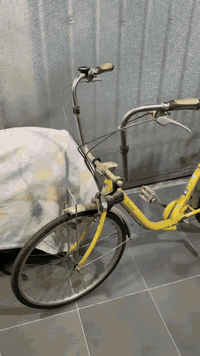 السلام عليكم بيسكل لبيع باله اصلي برجستون ما بيه نقص سعر 125 سعره مكان بغداد طالبيه رقم ***********
