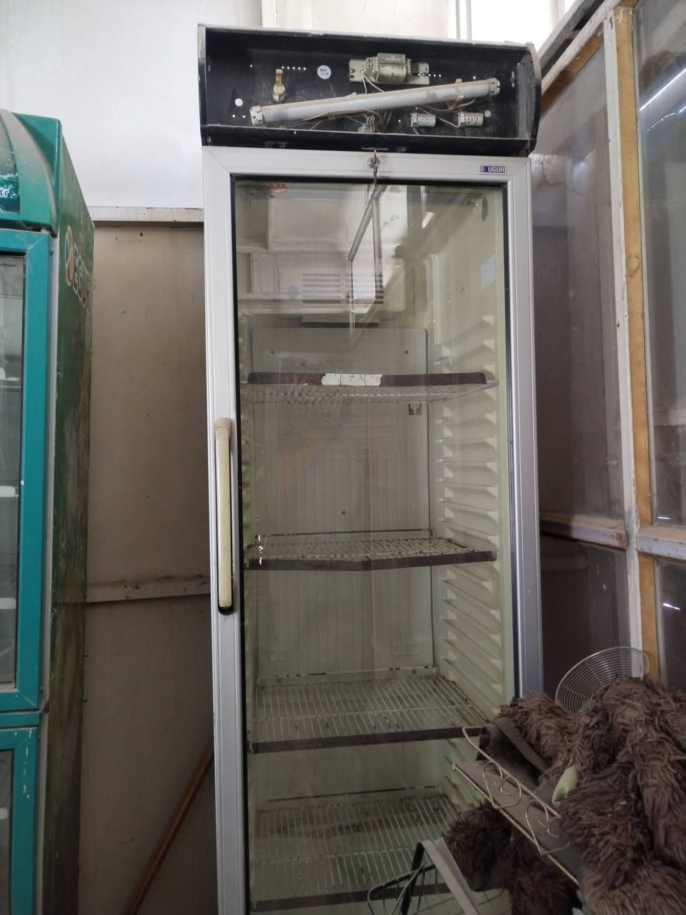 برادات نظيفات بس متروكات والله العظيم نقص غاز فقط للبيع المكان المهندسين الشراي يتصل ع الرقم ***********
