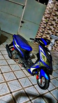 للبيع دراجة نارية باللون الأزرق بحالة جيدة. التصميم جميل ومريح للركوب،...