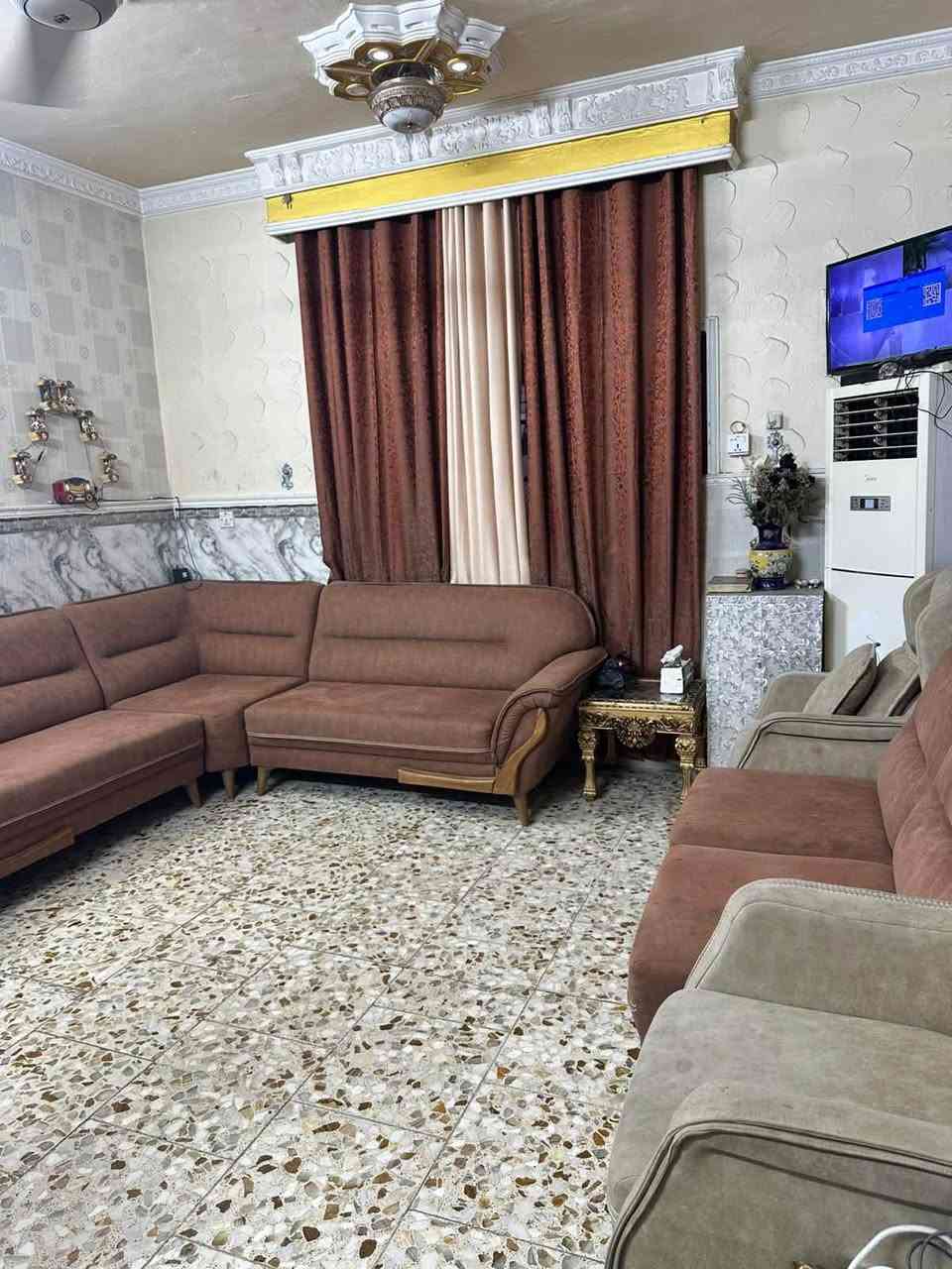 بيت للبيع في منطقة الامين الثانيه بنواب  مساحه 130م الواجهه 6 ونص والنزال 20 ركن بجانبه حديقه بفرع لحوم الامير 

للاستفسار على الرقم 
***********
***********
