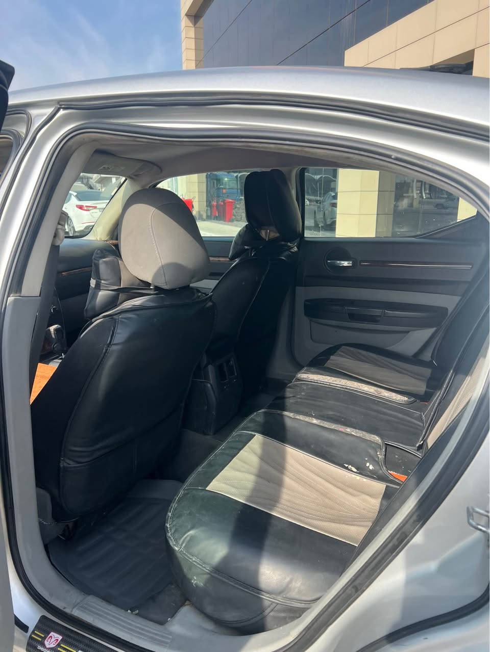 السلام عليكم للبيع دوج جارجر كندي مديل 2009 كفاله بيه بس باب خلفي مبدل اثر خياس ولباقي كفاله كير محرك حداده تخم تاير تبريد تادفئه  عنوان سياره ابو الخصيب السعر 95 وبيه مجال *********** Singapore
