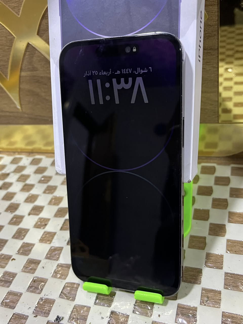 السلام ؏ـليكم
ايفون 14 PRO MAX 
بطارية 91 
ذاكرة 512
الجهاز مبدل شاشه اصليه وكورتونته ويا نضيف كلش
سعر الجهاز 725 وبي مجال 
مكاني ديالى بعقوبة 
للأتصال ***********
توصيل موجود
