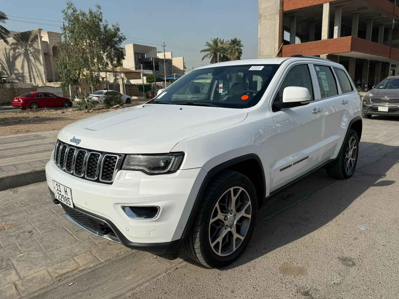 السلام عليكم

جيب  2020   لمتتد خليجي مكفوله من ضربه وصبغ 

‎حجم المحرك V6 3.6L 

مااشيه 75 كم 

مفتاح التشغيل بصمة 

تشغيل عن بعد 

بانوراما

فتح الصندوق كهرباء 

 دفع رباعي 4WD

اريل نفكيتر 

رادار 

مانع تصادم

 تحديد المسار

حساسات أمامية

حساسات خلفية 

لايت زينون + LED 

كشافات 

بك لايت LED 

ويل كب 20

4 دسك

حساسات ضغط الاطارات 

اشارة في المرايا الجانبية 

المرايا قابلة للطي كهرباء 

النقطة العمياء

شاشة Apple Car play 

كاميرا دوارة 

شفتات مقود 

مثبت السرعة Cruise 

المودات والاوامر الصوتية 

فحص نظام السيارة 

تتسع المقصورة ل 5 ركاب

المقاعد جلد 

المقاعد الامامية كهرباء 

تدفئة وتبريد المقاعد الأمامية  

ذاكرة وضعيات الجلوس للمقاعد الأمامية

تبريد شاشة مناخين منفصلين 

قطعتين تبريد 

نظام مانع الانزلاق   

وبعد بيها مواصفات  

السعر 24800$ وبيها مجال 

العنوان/  بغداد حي الاعلام  الاتصال ***********
