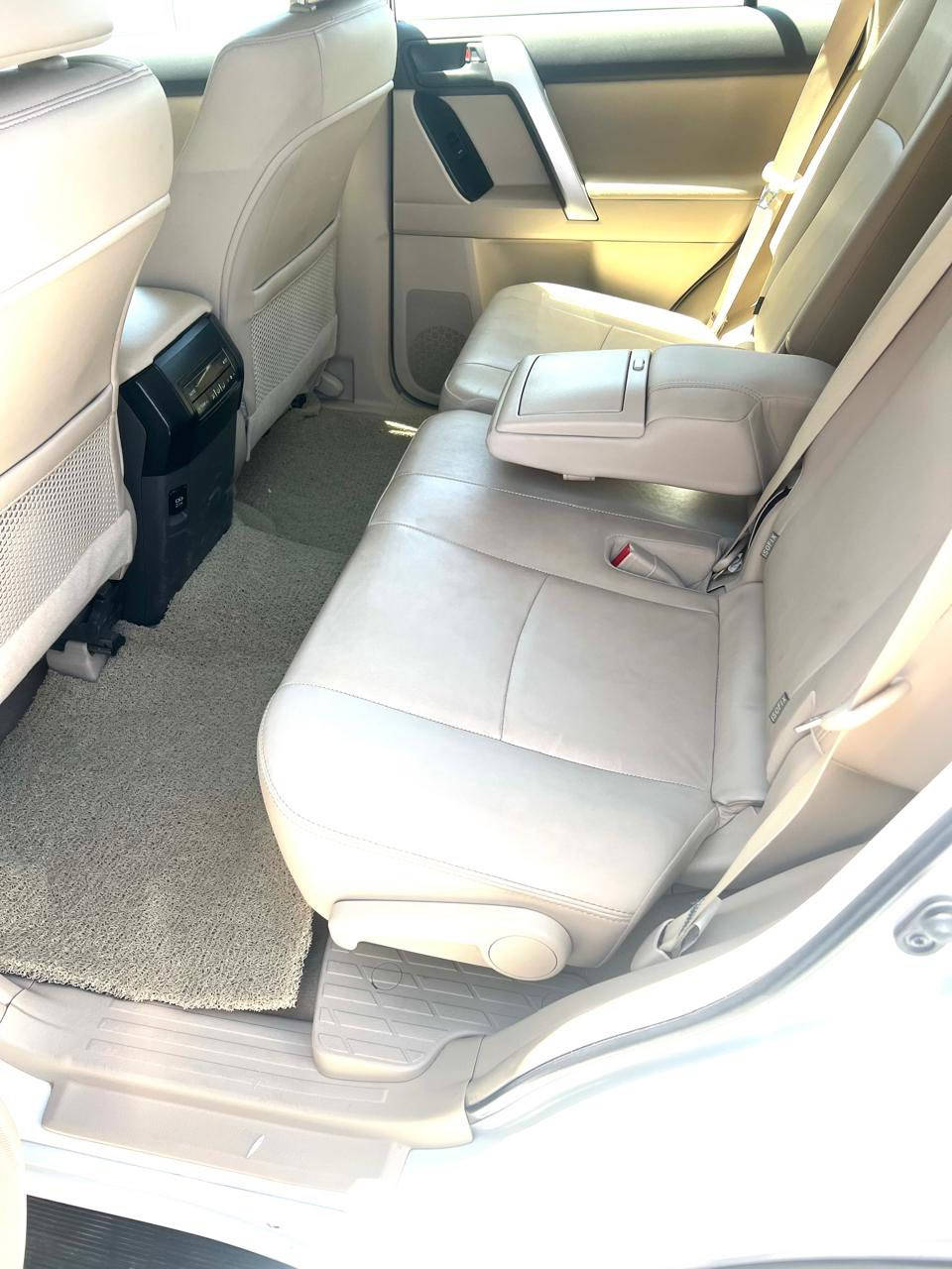 السلام عليكم
تويوتا برادوا ابيض مدنايت  SAS  2021  TXs
‎سلايت وبصمه وتشغيل عن بعد 
‎لايت اسود وبخاخ لايت ولد نهاري 
‎شاشه أندرويد  GPS وكامرا وهوك وحساس خلفي
مانع انزلاق ومانع انحدار ونظام الامان 
كشنات جلد والامامي كهرباء عدد 2
دبل تانكي شاحن واير ليس مري شفط  اصليه
ويل كب اسود حجم 18 
السياره جديده ماشيه 69000  الف KM
مكفوله وعلى وضع الوكاله رقم بغداد 
معروفه مواصفات المدنايت
السعر 45000
***********
***********
