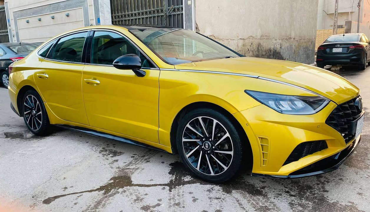 السلام عليكم
سوناتا موديل 2020 للبيع فقط)) 

محرك 1600 تيربو 
تبريد تدفئة كشنات اماميه 
كشنات اماميه كهرباء 
كشنات خلفيه تدفئة 
ستيرن تدفئة 
خزن كشن 
مناخين تبريد
كير دكم 
قطعتين تبريد 

اوتو هولد 
رادارات خلفيه اماميه 
حساسات
وبعد بيها هوايه مواصفات 
ملاحظة((السيارة بعدلها سنه وتصير حره معوقيين)) 
السعره155 $ وبيها مجال للشراي 
الرقم:*********** 
السيارة عوزها بطاين جاملقات امامي فقط
