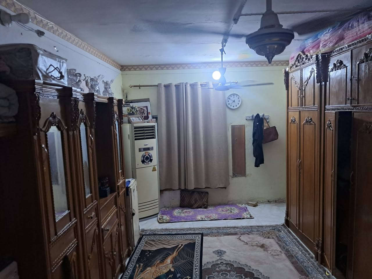 السلام عليكم
بيت اوقاف 
المساحه 180 متر 
الايجار السنوي 320 ألف 
بيت جديد وحلو عالي عن الشارع 
الجلبيه قرب فلكه الجمعيه 
قريب ع الشارع العام كلش
يحتوي البيت عن غرفه 7×5
صالتين بي بارني 7×4 
صيحات عدد ثنين داخليه وخارجيه 
كراج سيارة
منور جبير بي
الصاله الثانية تصلح عرفه 
السعر 60 مليون مع المجال 
غير متواجد ع إلفيس 
***********
