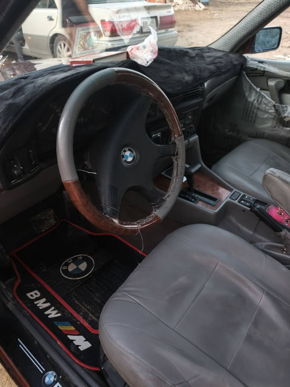 السلام عليكم ورحمة الله وبركاته  من رخصت الدمن الكروب بيم البيع نضيفه1991 كير محرك صويات مكفوله مراوس سياره حسب القناعه يسياره راوس  وبيع بيع العنوان المجف الحيدريه السعر50 الستفسار كثر رقم ***********$***********
