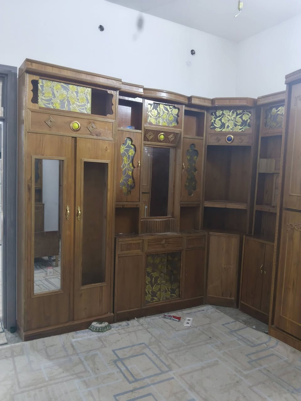 غرفة عراقي صاج طبيعي مستعمله شي قليل 6 ابواب قاطين السعر 800 وبيه مجال اتصال علا  الرقم//***********//***********// مكان فلوجه
