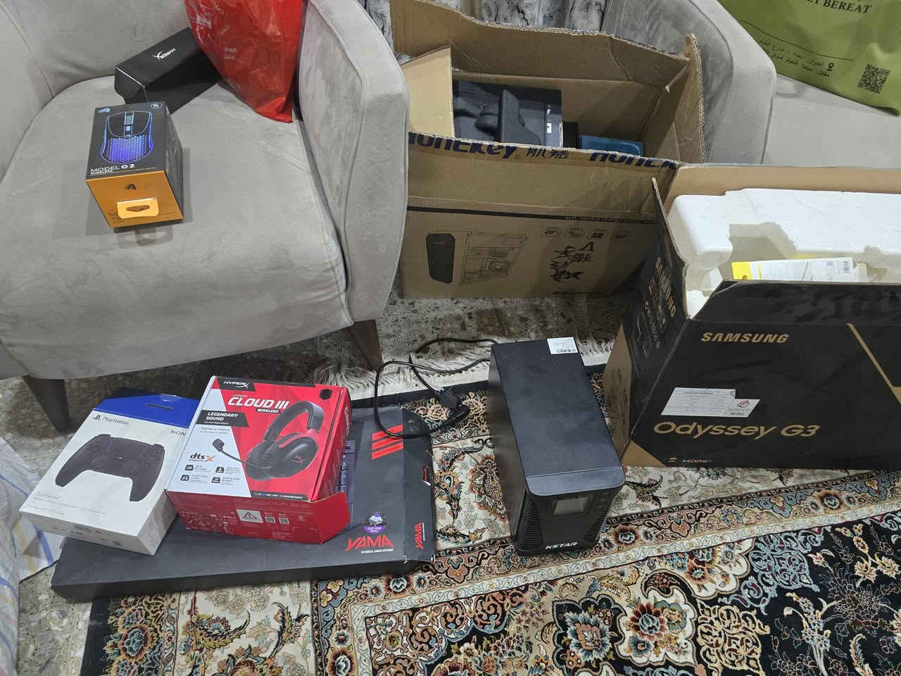 السلام عليكم 
تجميعة شخصية للبيع 

كاملة مكملة من كل شي 
ابيع التجميعة كلها ما ابيع قطع 

Gpu: 3050 rtx gigabyte

Cpu: intel core i5 10400f 2.9GHz

Ram: Ddr4 3600 xpg 16×2 

Storage : 
Hdd 1tb Toshiba 
Ssd 256gb agi
M.2 1tb samsung 990 pro with heatsink 

Powersupply: Rocket 500w silver  

Motherboard: gigabyte H410M S2H V3

Cpu cooler: Alseye heatpipe aircooler

Case: mid-tower rgb

الملحقات :
ماوس گلوريوس مودل o2 وايرلس
سماعات هايبر اكس كلاود 3 وايرلس
جويستك بلي 5 اصلي اسود
كيبورد ريدراكون ياما
ماوس باد گلوريوس 
يوبي اس اونلاين kstar 1kVA 24 Vdc

شاشة سامسونگ اوديسي G3 24g3f 
الحجم 24 
سرعة استجابة 1ms
144hz 

كل الكراتين موجودة 

السعر 1,100,000 وبيها مجال بسيط
عنواني بغداد الكرادة 
توصيل موجود (بعد دفع عربون رمزي)
*********** واتس وعادي
