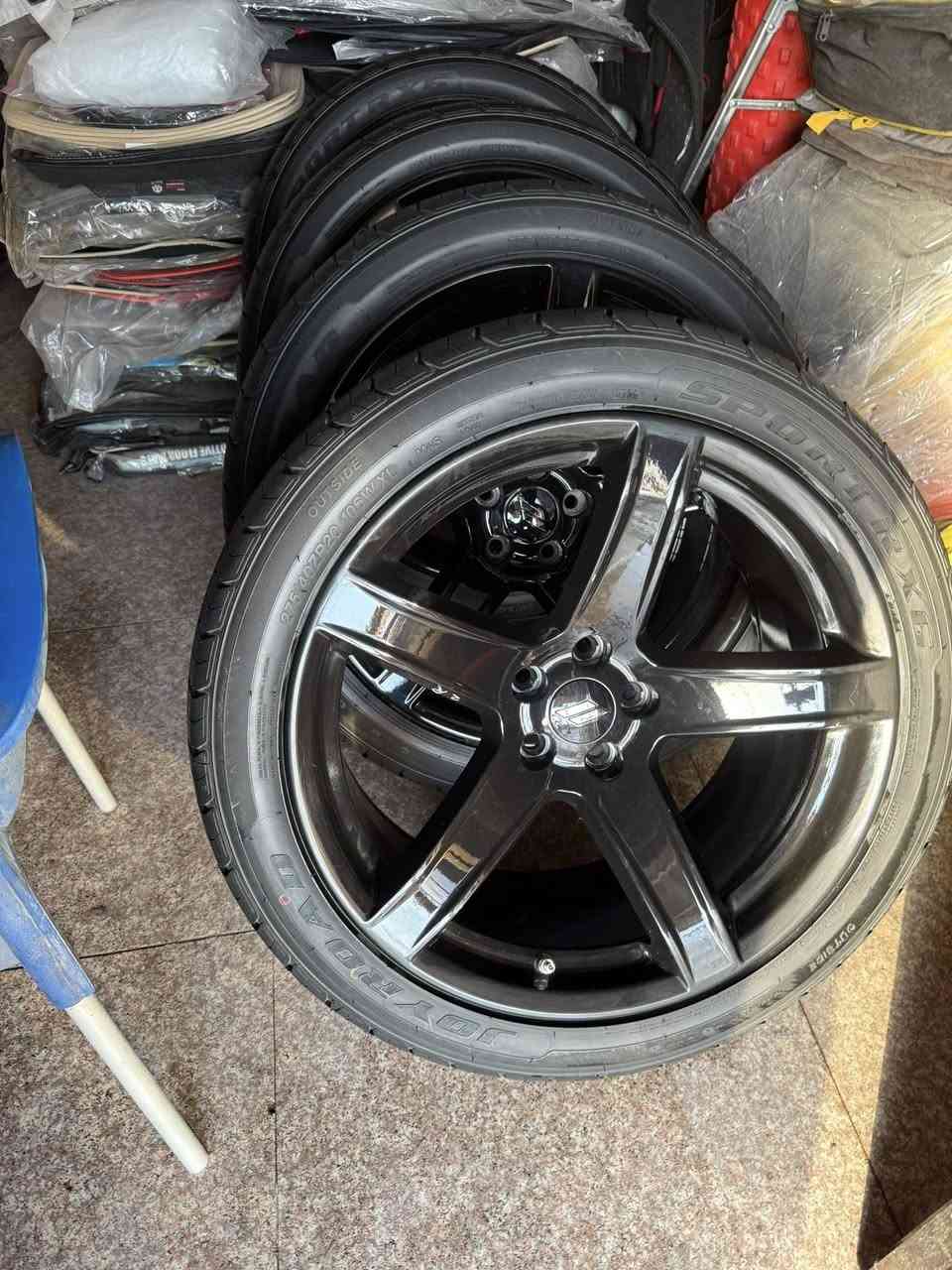 ويل نجمه خسفه القويه وتخم تاير وتخم ستدات لون اسود زيرو لوك مكاني بصره الشراي يتصل او مراوس ب ٢٠ حسب القناعه ***********
