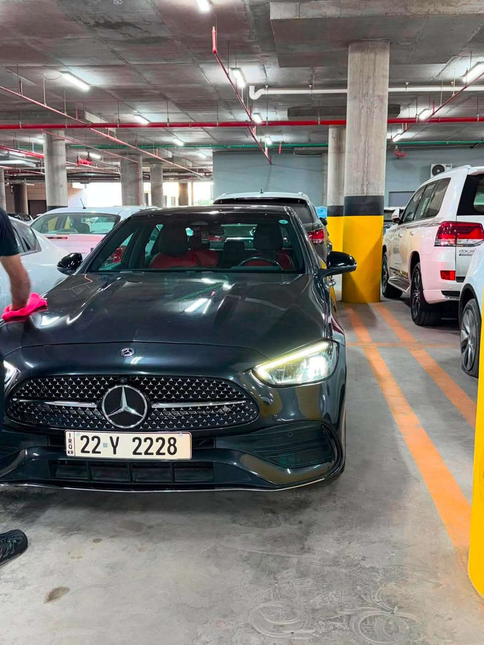 🚘 للبيع – Mercedes-Benz C300 موديل 2023 (أمريكي)
✨ سيارة نظيفة جداً ومستخدمة استخدام شخصي، جاهزة للفحص بأي مكان.

🔹 المواصفات:
• موديل: 2023
• الممشى: 59 ألف كم
• فتحة سقف بانورامية
• كاميرات 360°
• شاشة MBUX كبيرة
• Apple CarPlay وAndroid Auto
• تشغيل بصمة (Keyless Start)
• نظام التشغيل والإيقاف الذكي (Auto Start/Stop)
• مقاعد جلد كهربائية مع تدفئة للمقاعد الأمامية
• حساسات أمامية وخلفية
• إضاءة LED أصلية
• مثبت سرعة وأنظمة أمان متطورة

🔹 حالة السيارة:

* حادثها بنيد وجاملغ فقط.
* بدون أي ضرر بالدواخل أو الشاصي.
* المحرك والجير بحالة ممتازة.
* السيارة لا تحتاج أي مصروف وجاهزة للاستخدام.
*ايرباكات السياره سليمة.
*ملاحظة عدا الرقم ينشد رقم غير الي عليها.

📍الموقع: بغداد

للاستفسار أو المعاينة يرجى التواصل على الخاص أو الاتصال 
***********.
السعر: 33،500 قابل للتفاوض بالحدود المعقولة بعد المعاينة.
