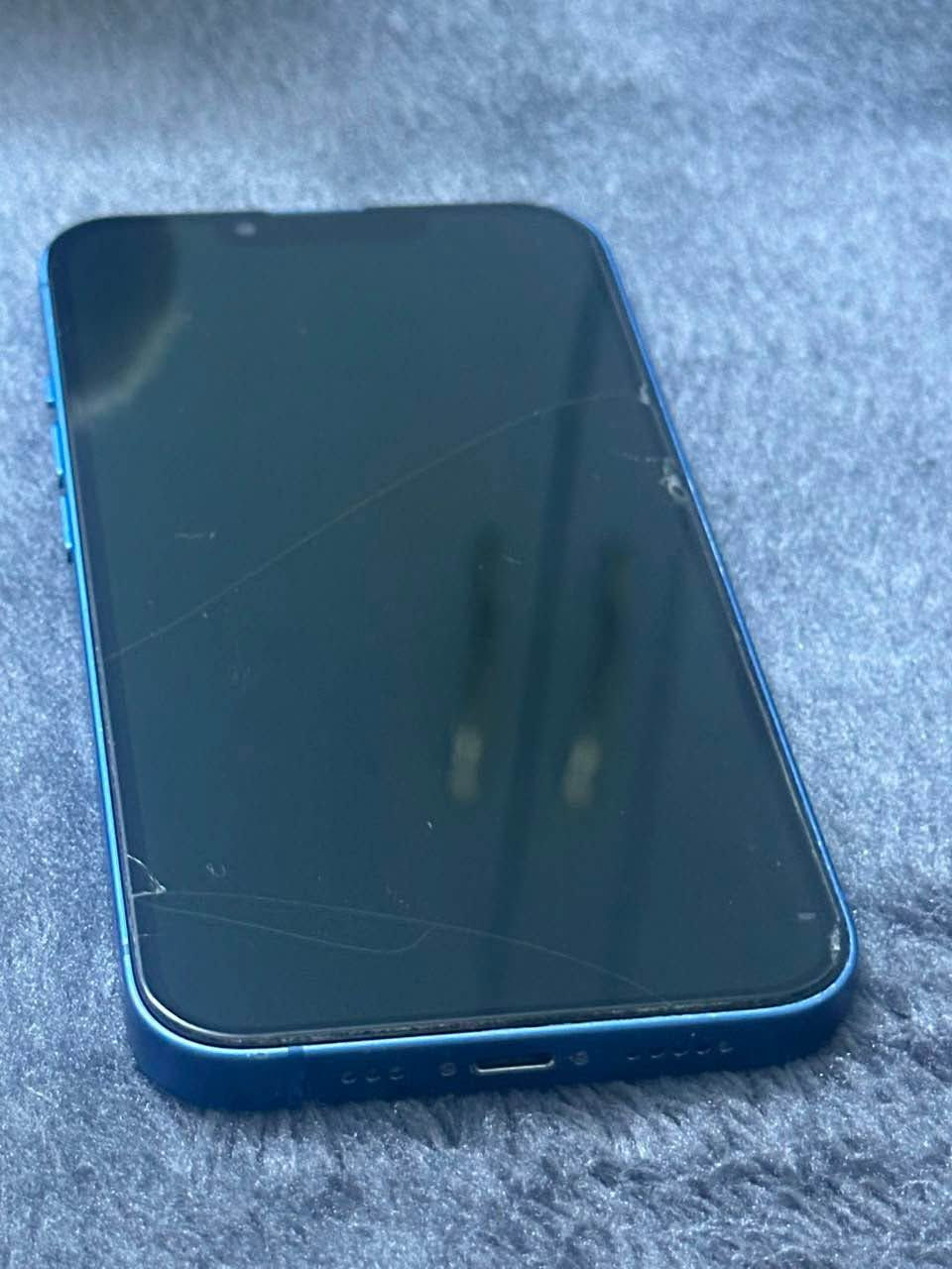 ايفون ١٣ العادي كامرتين 📲 
الذاكرة : ١٢٨ 
البطارية : ٧٨
اللون : ازرق 
الملحقات : فقط گڤر
الظهر مكسور لان وكع مني 
الشاشة مضغوطه بسبب الوكعه  
السعر : قيم بما يرضي الله 
العنوان : بغداد 
لا يوجد توصيل 🚚 بغداد, العراق


**إذا كنت صاحب هذا الإعلان وتريد حذفه لأي سبب، رجاءا أرسل رسالة إلى الدعم الفني**