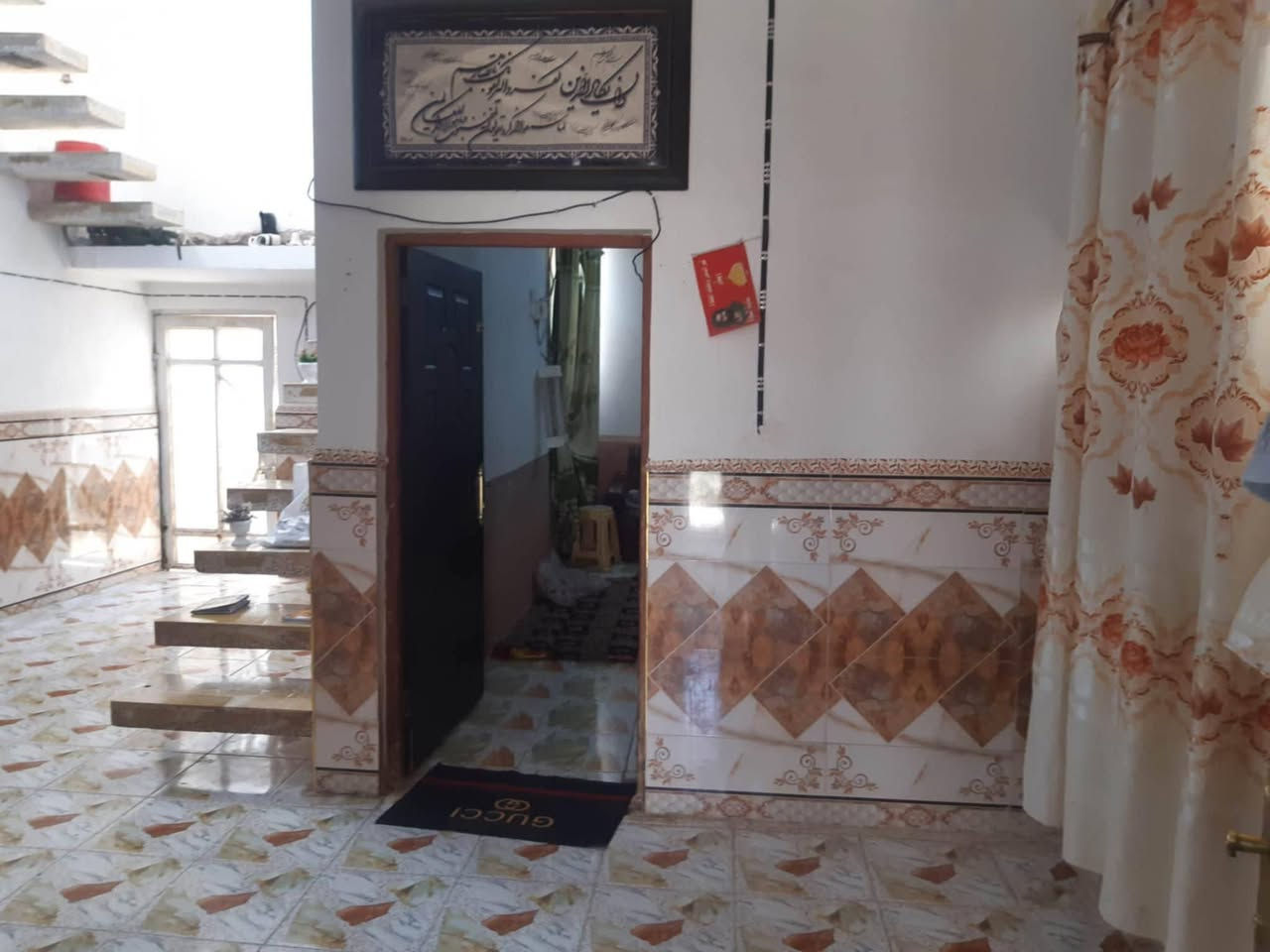 بيت البيع بل حيره  بحي للتركيه  مساحه ٢٠٠متر غرفتين وصاله وستقبال  ***********
