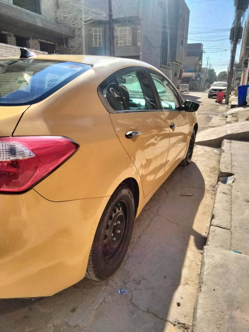 سيارة فورتي موديل 2014 وارد امريكي
حادث بنيد فقط مكينه 2000 جي دي اي 
السياره فول عده البصمه والفتحة 
منضومه غاز 
التنويه مكينه بيه كاز كيت فقط تنفخ ماء 
يعني مخابطه المكينه 
بكاني بغداد العبيدي حي الرئاسه 
السعر 95 وبيه مجال:
*********** تواصل انتصال واتساب فقط
