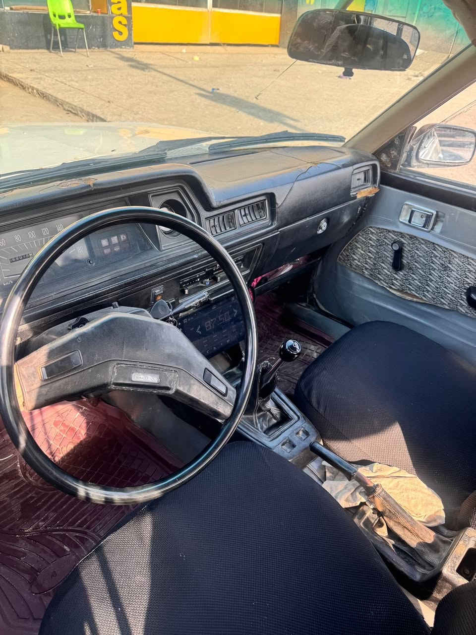 السلام عليكم
كرونا 80 كير عادي 4 نمر  مرتبه كل كهربائياته حداديه مرتبه كلشي شغال بيه 
35$ مجال جدا بسيط 
 ***********
