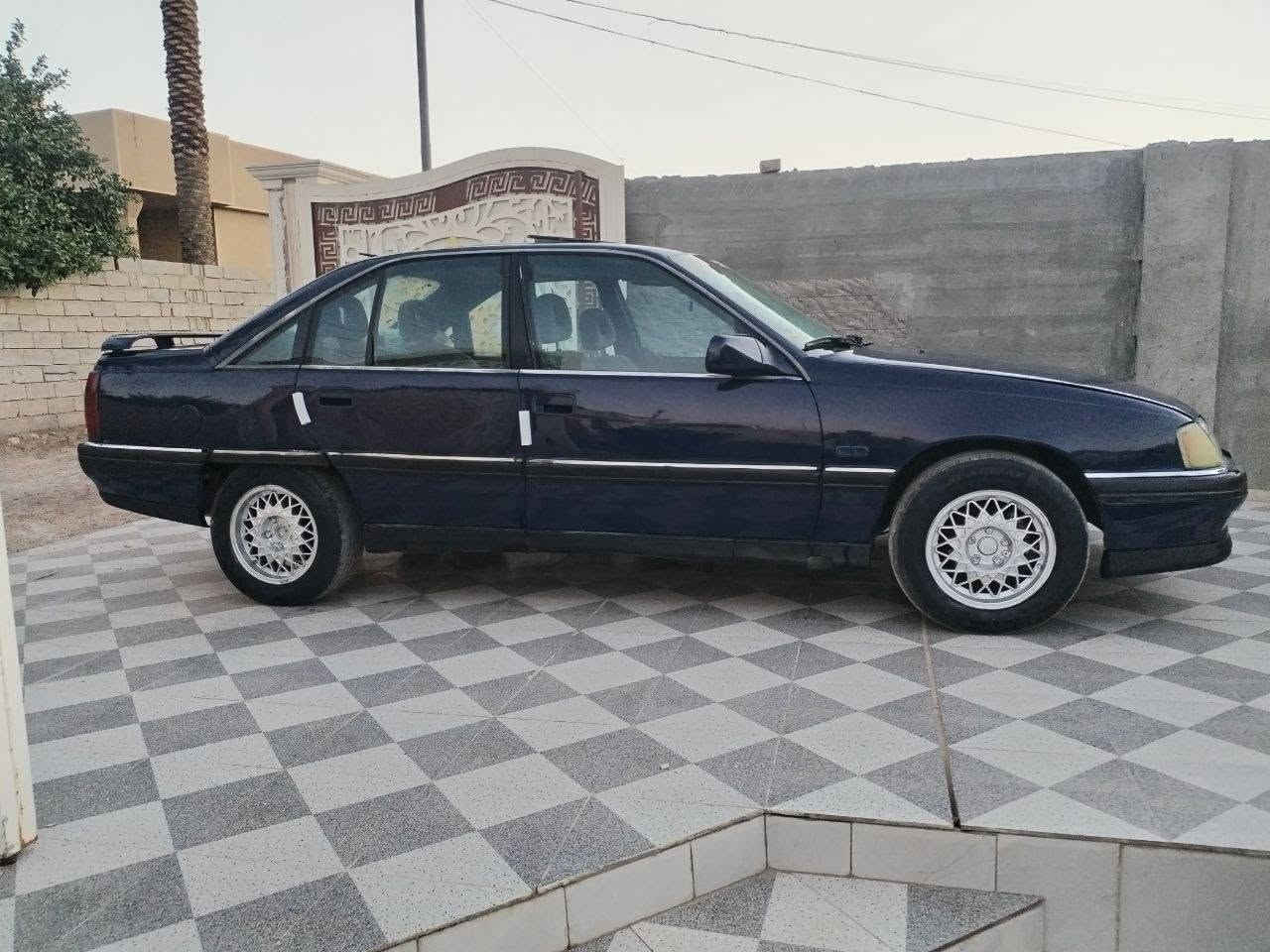 يا الله اوبل وميكه لبيع مودي1993 محرك كير تخم تاير كله جديد كهربائيات كله شغاله صدر جديد مال جناي سياره احلى من صوره سنويه عضم عاج جديده #السعر 34وبيه مجال مكان سياره رمادي الاستفسار ***********
