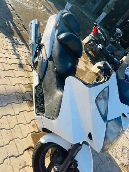 للبيع الدراجه سلفر ونج اوفر 400 مكفوله من الطول لطول العنوان بغداد قرب جسر الشعله رقم *********** السعر ١٢ وبيهة مجال
