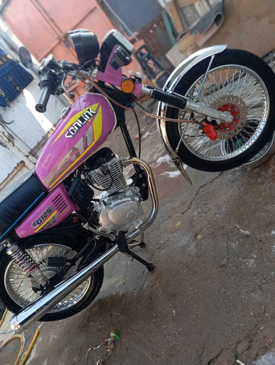 سلام عليكم دراجه لبيع بعته زيرو2025/12اوراق سكنره ومكاتبها بسمك سعره 900وبيه رقم  واتساب ***********
