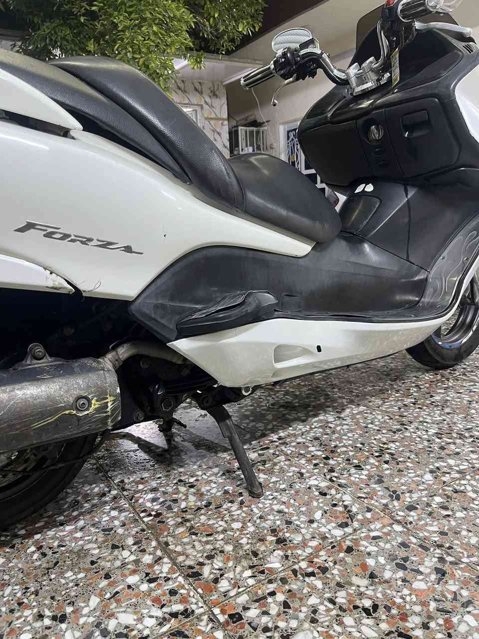 سلام عليكم فورزه 0 8كير شغال دراجه شلعه معدل 140نضيفه تايرات جدد مابيها نقوصات كفرات جدد اوراق بيها مكاني بغداد افاق عربيه ومتواجد بلاعضميه سعر ٨٥٠وبيها مجال بسيط شراي يتصل ***********
