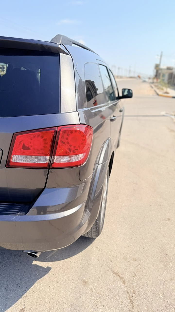 السلام عليكم/ جورني 2018 محرك V6  سلندر  3600.   7 راكب اللون مثلما موضح رمادي رقم بصرة الرقم الجديد الانگليزي والسنوية بأسمي تحويل  حادثها بسيط جداً للبيع     هاتف ***********  متوفر واتس اب واتصال وخاص السيارة مكانها البصرة شط العرب التنومة
