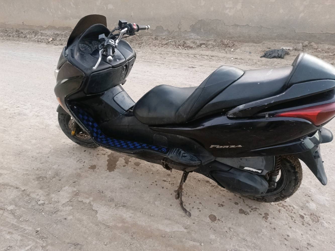 سلام عليكم شباب دراجه فورزه صفر 8 للبيع دراجه حلوه ونظيفه شلعتها تخبل كهربائيات كلها شغاله دراجه حلوه شتريتها وماعرفلها ف اريد ابيعها سعر 600وبيها مجال العنوان محافظه البصره قظاء المدينه للستفسار ***********