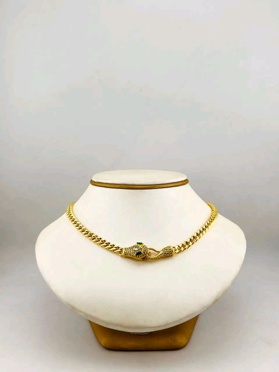 سوار حيه وعقد حيه مطليات ذهب  تحف فنيه الرئس مليان زاركون وعيون زاركون لون فيروزي والاسعر كلش حلوه يوجد توصيل كل المحافظات


**إذا كنت صاحب هذا الإعلان وتريد حذفه لأي سبب، رجاءا أرسل رسالة إلى الدعم الفني**