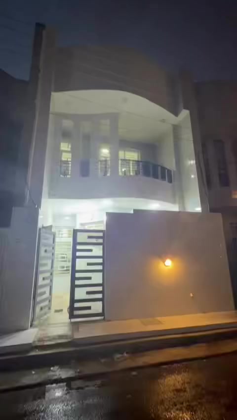 السلام عليكم
للايجار شارع مول الحياة يحتوي على صاله مطبخ ٣ غرف نوم خدمات للستفسار ***********
