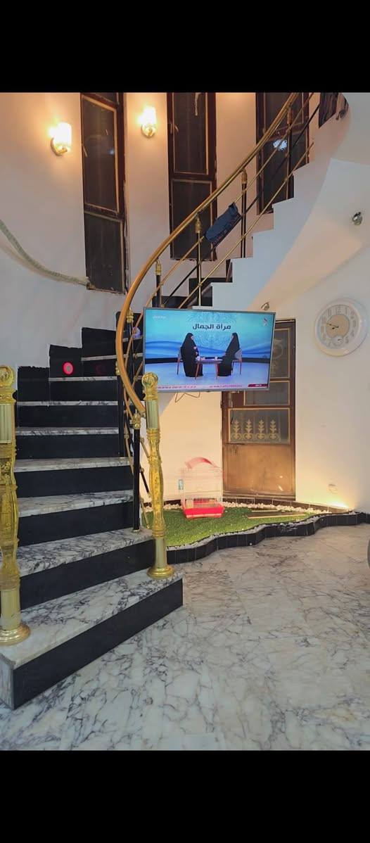 🏡 بيت للبيع في كفاءات السيدية – فرصة مميزة
بيت سكني مرتب ونظيف للبيع في منطقة كفاءات السيدية، موقع هادئ ومناسب للعوائل.
📐 المساحة: 150 متر
🏗 البناء: 2017
📜 الطابو: رسمي + سند مستقل
🚗 كراج: موجود
🔹 تفاصيل البيت:
طابق ونصف
عدد 2 غرفة نوم
3 حمامات
مطبخ 
استقبال 
صالة واسعة
تصميم مريح واستغلال ممتاز للمساحة
✨ الحالة العامة جيدة وجاهز للسكن مباشرة
✨ تشطيب مرتب وبناء نظيف
✨ موقع مرغوب وقريب من الخدمات
💰 السعر مناسب وقابل للتفاوض للجادين
📞 للاستفسار والمعاينة يرجى الاتصال أو المراسلة خاص على هذا الرقم ***********
