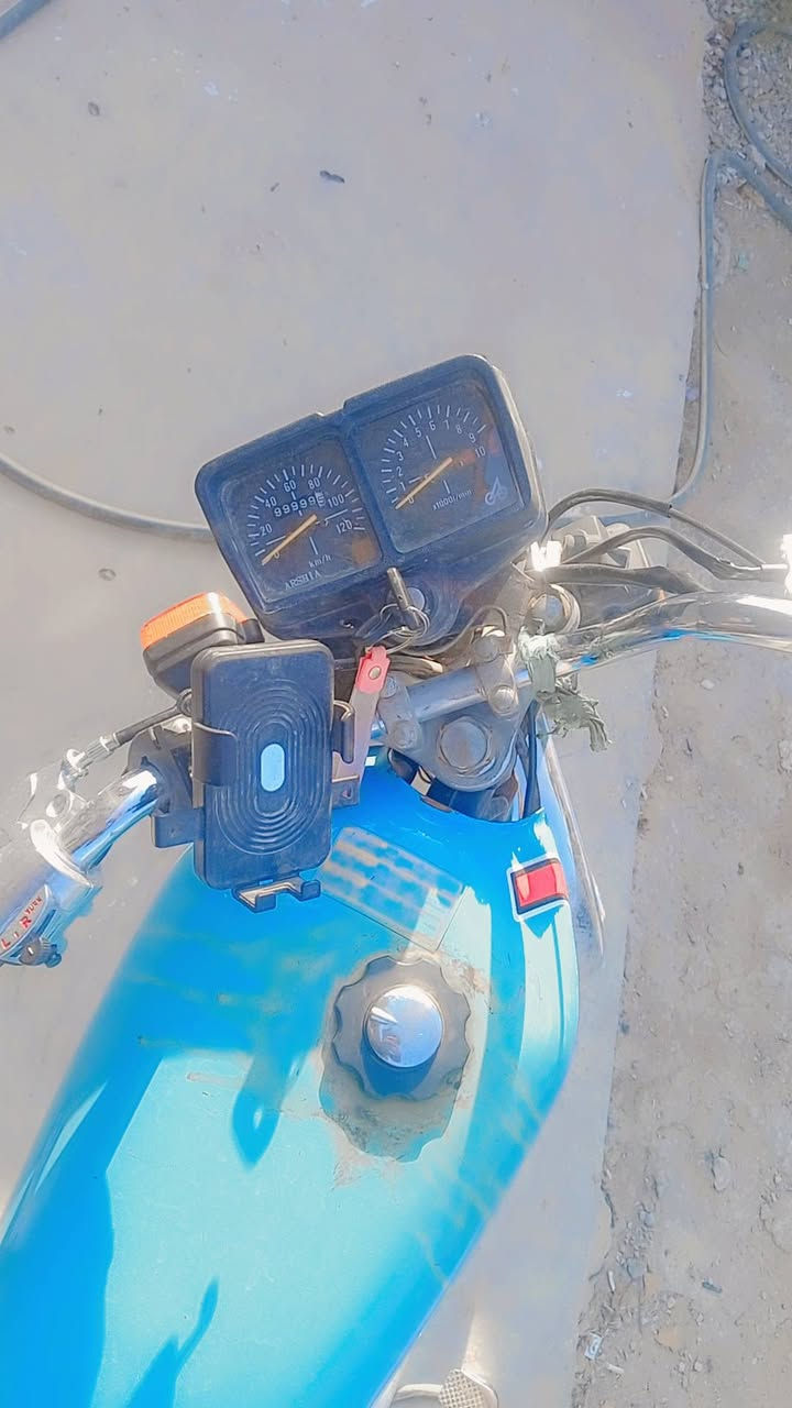 سلام عليكم دراجه أرشه 4كير لبيع محرك مكفول كفاله عامه كشر حلو شاصي مكفول من كسر او لحيم دراجه اصوليه مدفوعه كمرك كهربيات كلها شغله نص هندر تشتغل مكاني بغداد قريب على بسمايه سعرها 375وببها مجال 
دراجه حلوه تخبل التفاصيل اكثر نتصل على الرقم خاص ماكو ***********a
