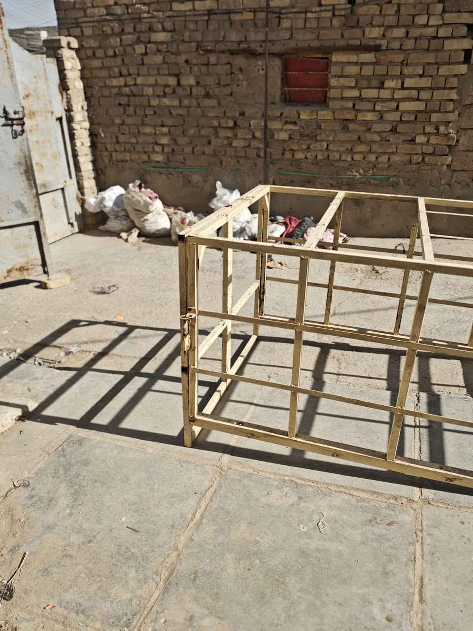 شباب محجر للبيع عنوان بغداد المشتل 130اوبي مجال حق الحية رقم الهاتف ***********
