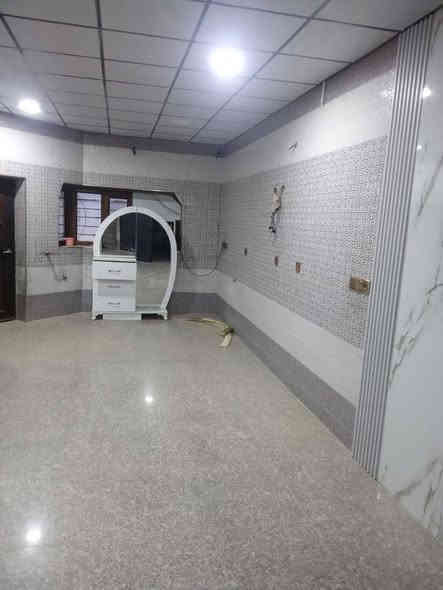 375 متر طابقين للأيجار
موقع قادسية الثانية قرب جامع الهدى وحديقة السلام 
محتواه
طابق اول 
حديقة جانبية 125 متر + كراج يتسع 3 سيارات + استقبال + مطبخين حار بارد+ غرفة نوم+ صحيات داخليه وخارجية 
محتواه
طابق الثاني 
3 غرف نوم + مطبخ + صحيات 
البيت نظام دكتات 
متاح تصوير للبيت 
ايجاره 500 الف قفل + مي والكهرباء على صاحب العقار
تواصل واتساب ***********
