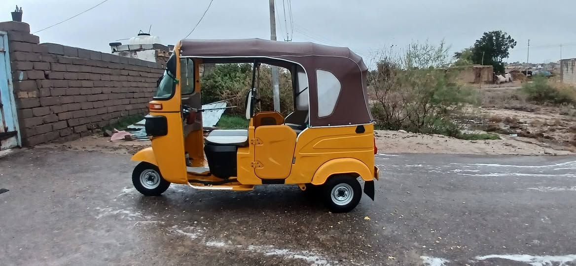 السلام عليكم تكتك للبيع 2021 شهر 12 سنويه ورقم بسمي مكفوله كشره محرك مفتوح السعر 8 وبيه مجال المكان ناحيه نبي.الله عزير اتصال ***********
