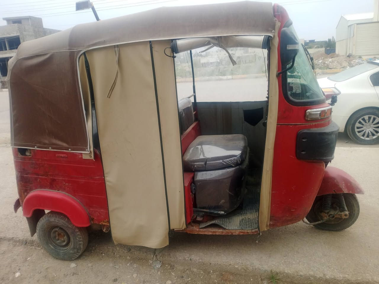 تكتك موديل 2017 شهر ال 9. بيها مكينه مال20  نقصها عينه وصبغ عام السعر 3/750 وبيها مجال 
*********** رجاء الموشراي لا يتصل
