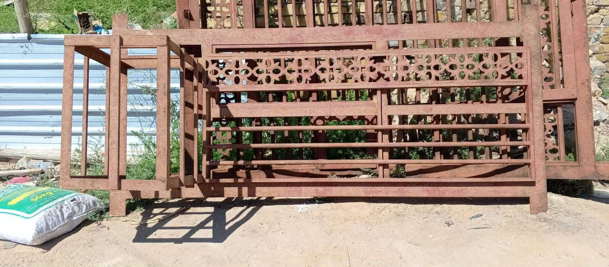 شبابيك لبيع  تسكام  سعرهن 250
‏‪***********‬‏
